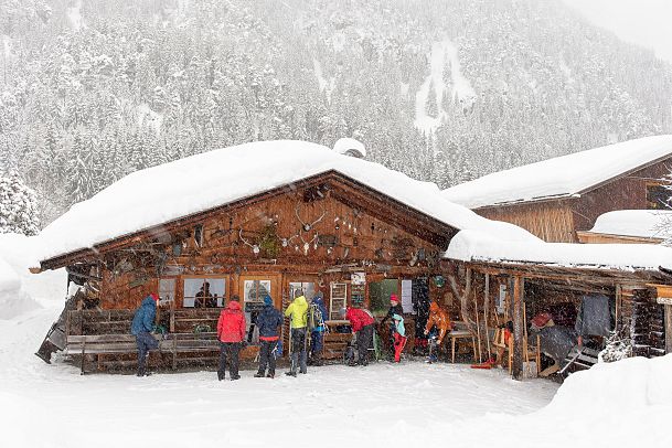 weitwandern-etappe-1-einkehr-in-huette-4-kopie-1