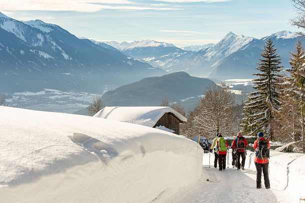 weitwandern-etappe-3-teilnehmer-am-winterweitwanderweg-1