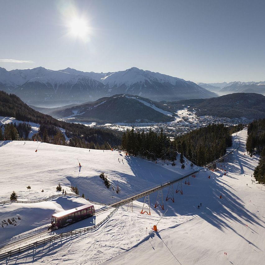 Drohnenaufnahme Rosshütte - Standseilbahn mit Blick Richtung Seefeld