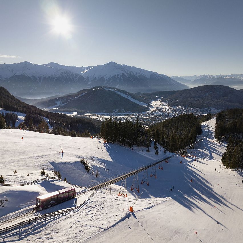 Drohnenaufnahme Rosshütte - Standseilbahn mit Blick Richtung Seefeld