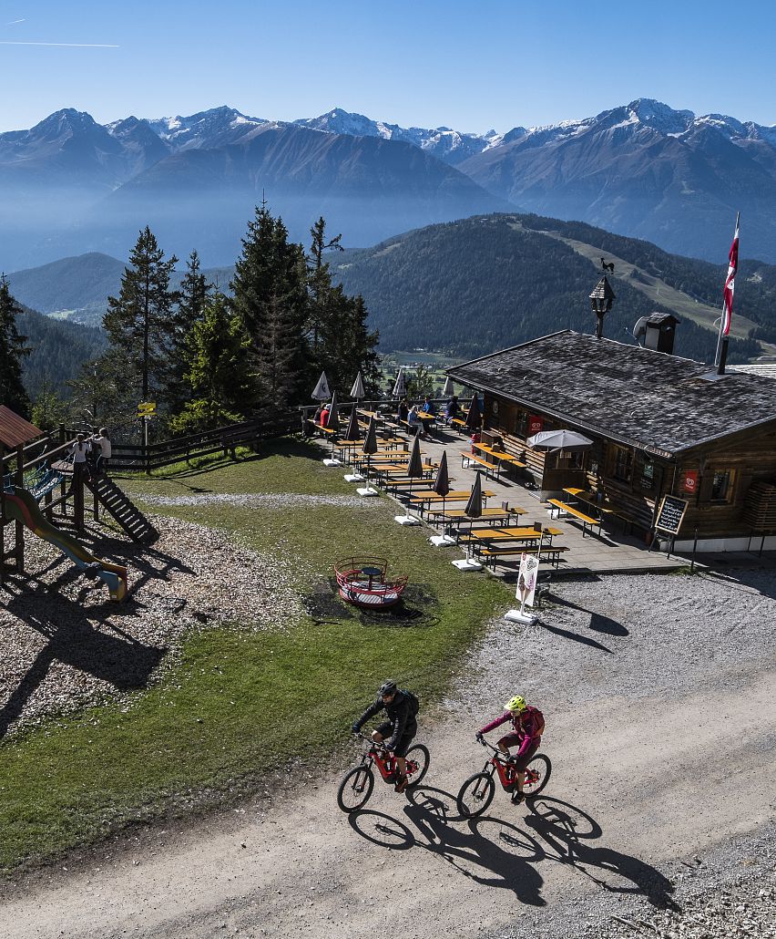 Geöffnete Gastronomie im Sommer – Rosshütte Seefeld