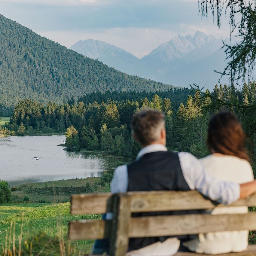 Paar in Seefeld - Blick auf den Wildsee