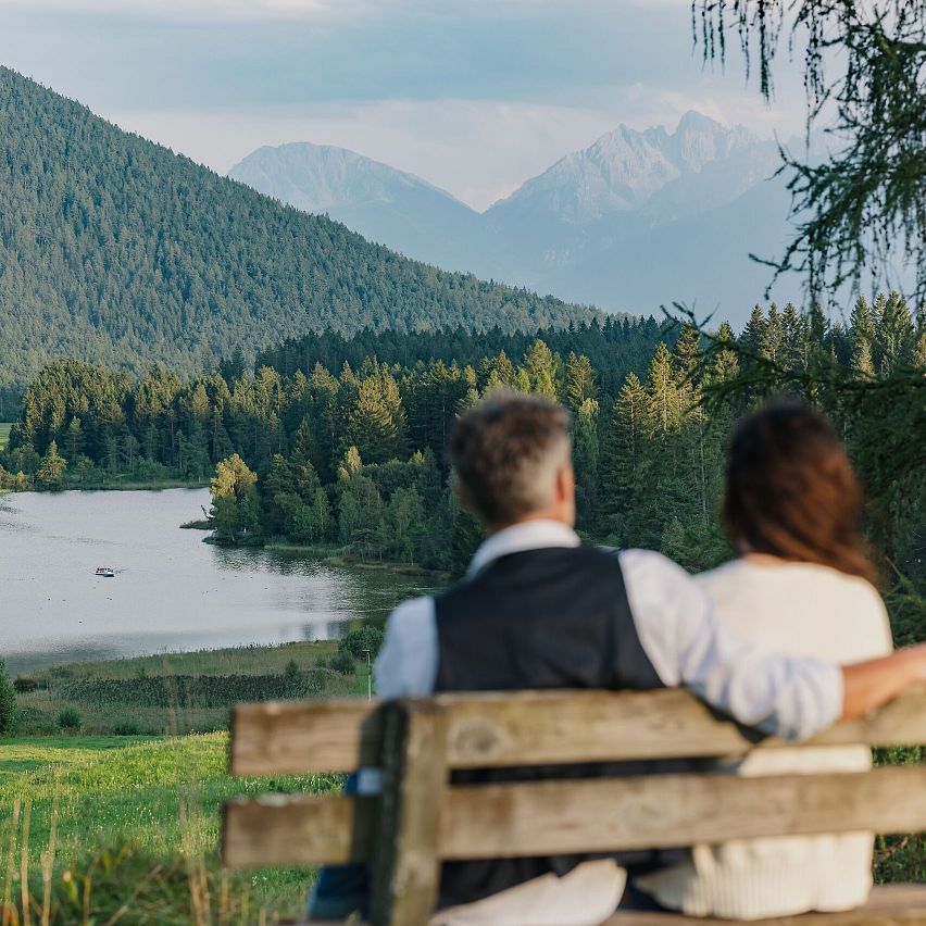 Paar in Seefeld - Blick auf den Wildsee