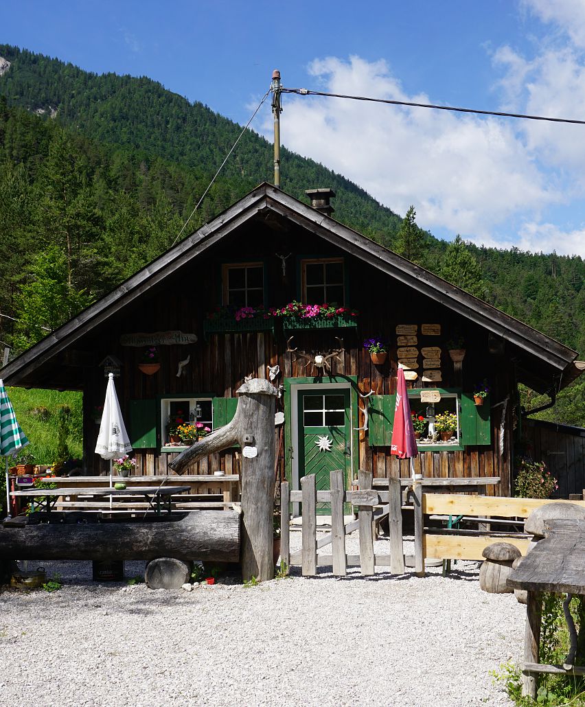 Hut flair for families – Discover authentic alpine life for yourself