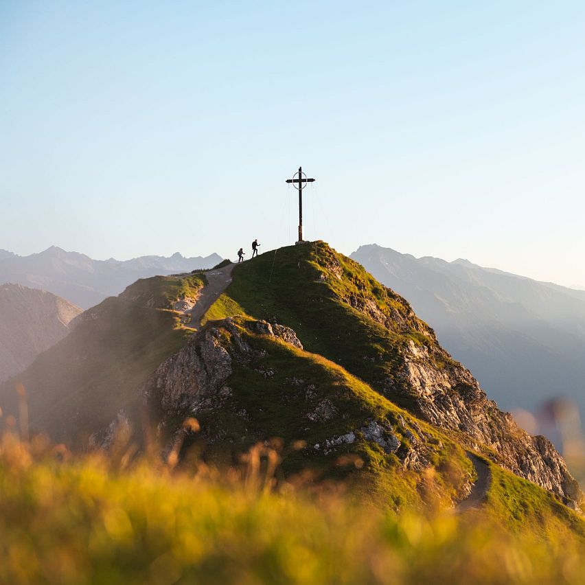 Wanderer im Sonnenuntergang auf der Seefelder Spitze