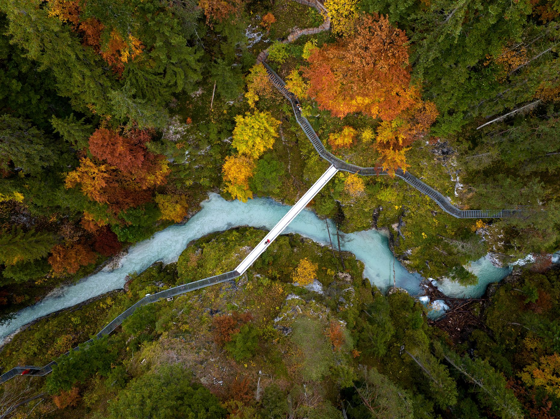 Leutascher Geisterklamm im Herbst - Luftaufnahme Querformat (Edit 2)