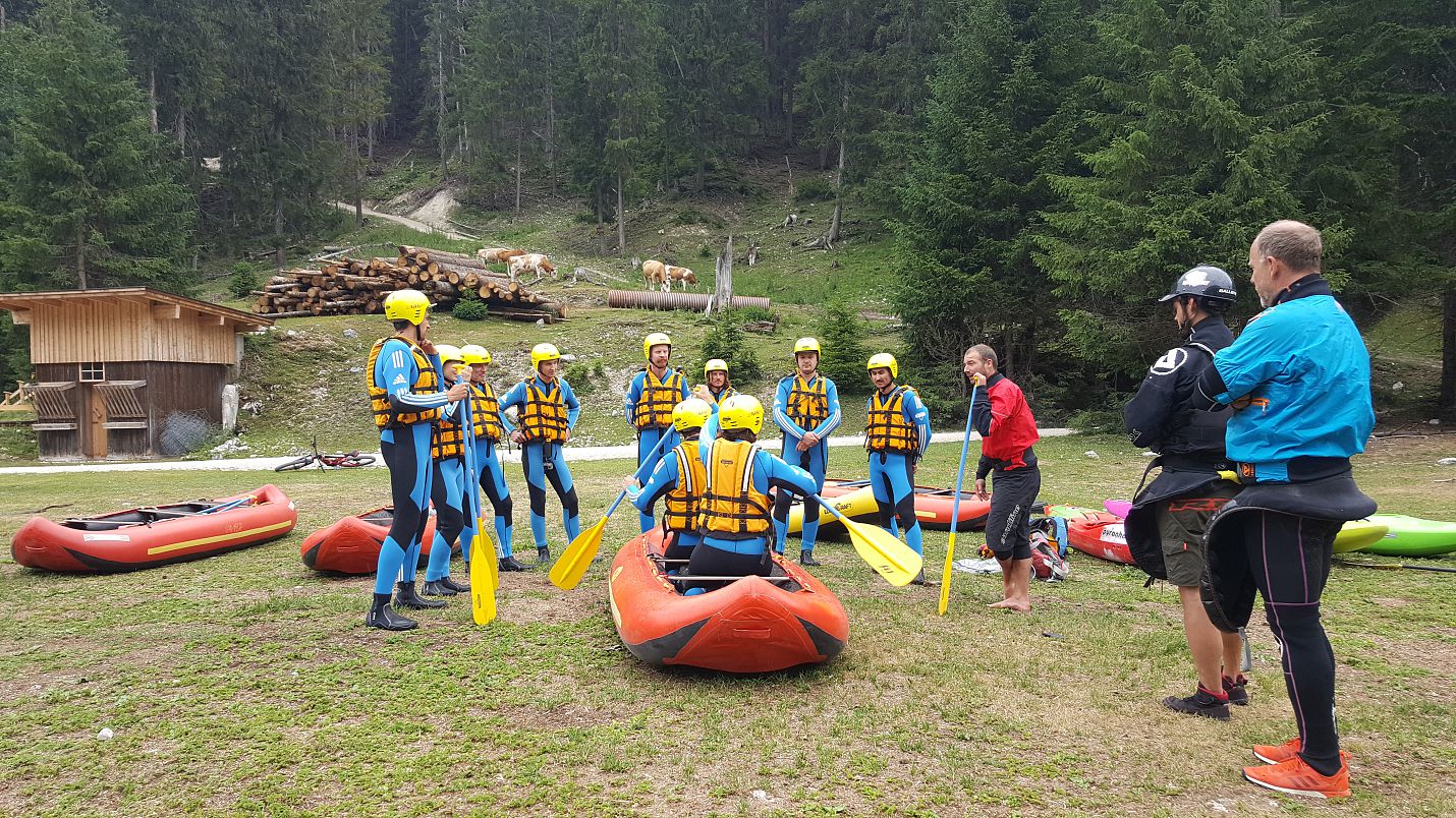 Vorbereitung zum Isar Rafting - Scharnitz (2)