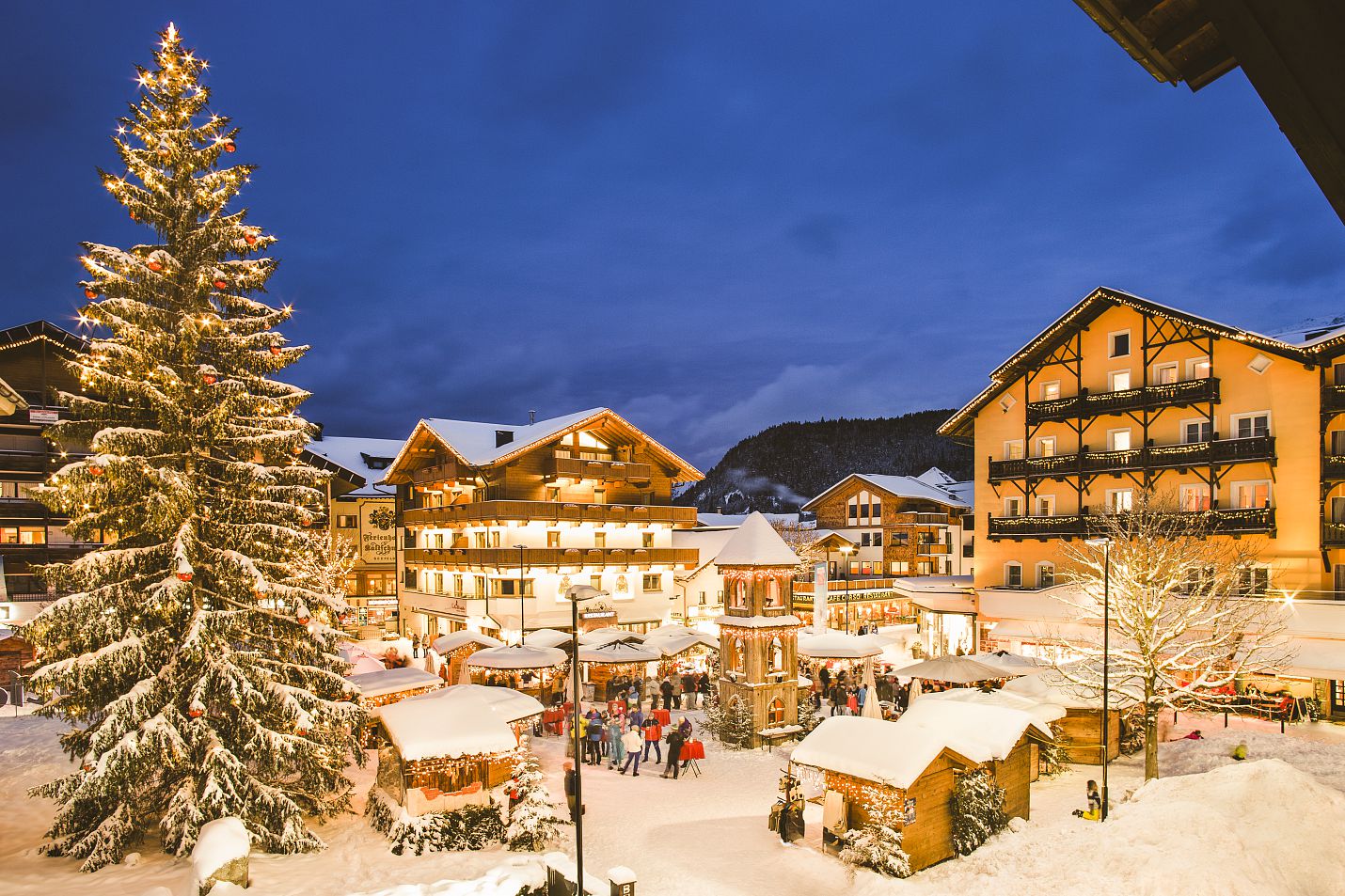 Weihnachtsmarkt Seefeld mit Weihnachtsbaum (2)