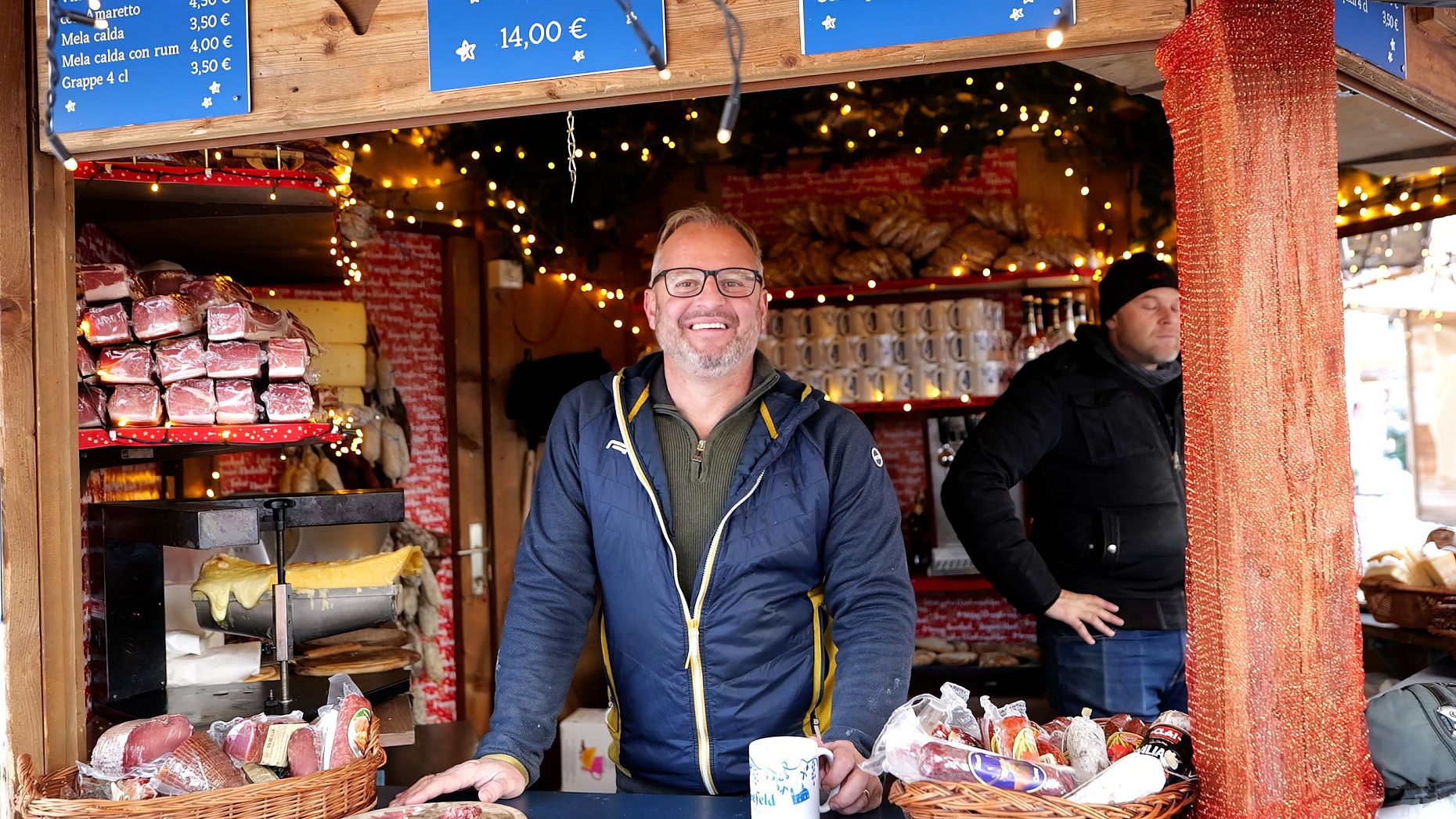 Weihnachtsmarkt Seefeld Südtiroler Stand Inhaber Portrait