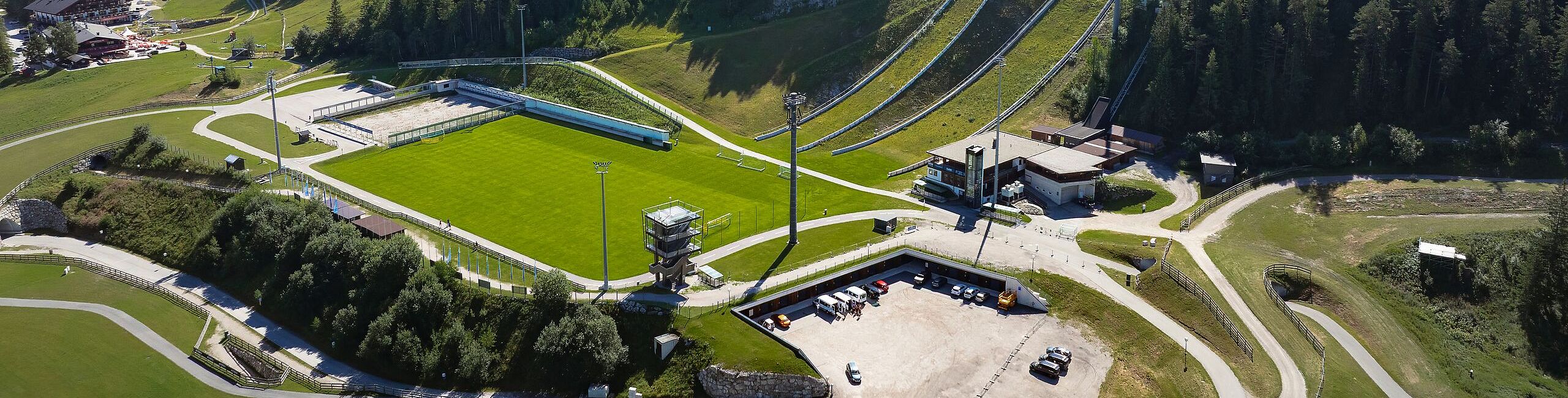 WM Arena im Sommer_Drohnenaufnahme_Schanze mit Blick auf Reither Spitze