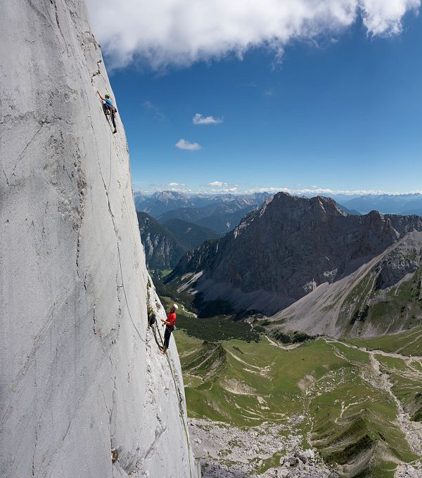 alpinklettern-im-schuesselkar-route-locker-vom-hocker-leutasch-by-climbers-paradise-tirol-2-1-1