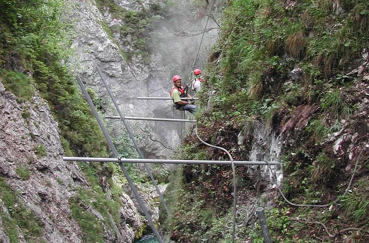 bau-der-leutascher-geisterklamm-2005