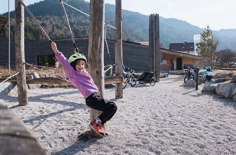 Biken mit Familie im Frühling in Scharnitz (14)