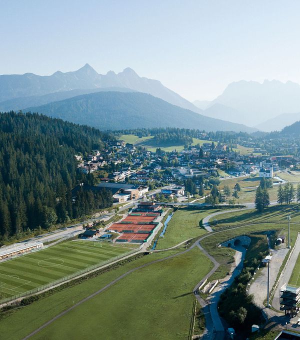 blick-auf-seefeld-vom-moeserertal-fussballplatz-leitbild-3