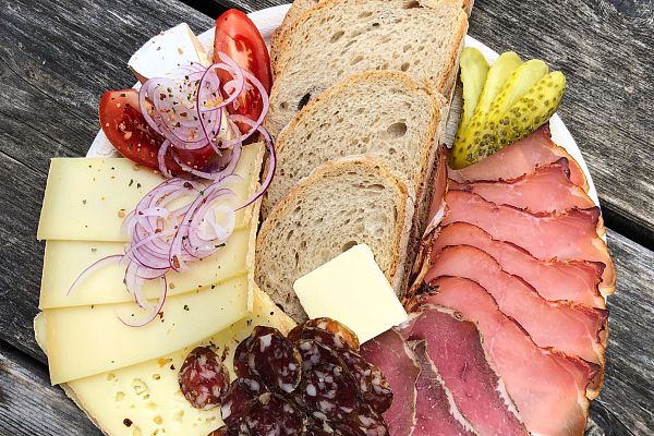 Get a piece of Tyrol at home: The perfect &quot;Brettljause&quot;