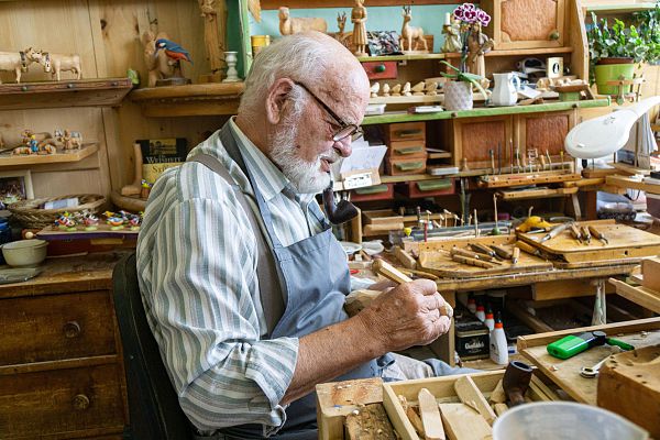 Chance, talent and dedication - The life ingredients of carver Hermann Klocker