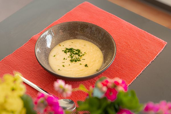 ‘Brennsuppe’ like on the mountain hut – Tyrolean soup tradition with a lot of heart