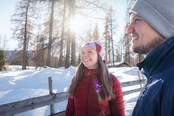 Oberer Wiesenweg im Frühwinter_Nahaufnahme Mann und Frau