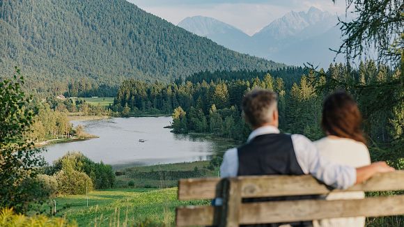 Paar in Seefeld - Blick auf den Wildsee