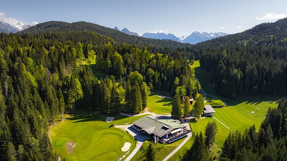 slider-restaurant-golfclub-wildmoos-drohnenaufnahme-restaurant-blick-richtung-karwendel