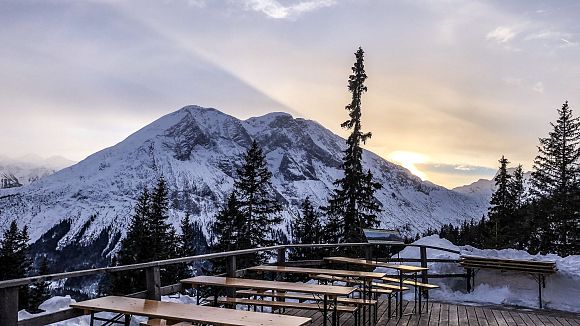 slider-wettersteinhuette-im-winter-leutasch-1