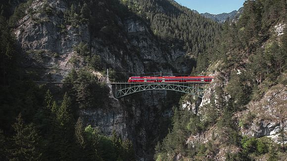 slider-zug-karwendelbahn-anreise-in-die-olympiaregion-seefeld-23