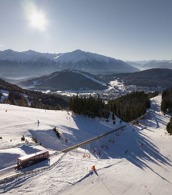 Drohnenaufnahme Rosshütte - Standseilbahn mit Blick Richtung Seefeld