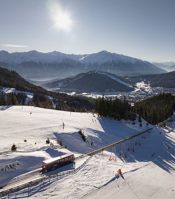 Drohnenaufnahme Rosshütte - Standseilbahn mit Blick Richtung Seefeld