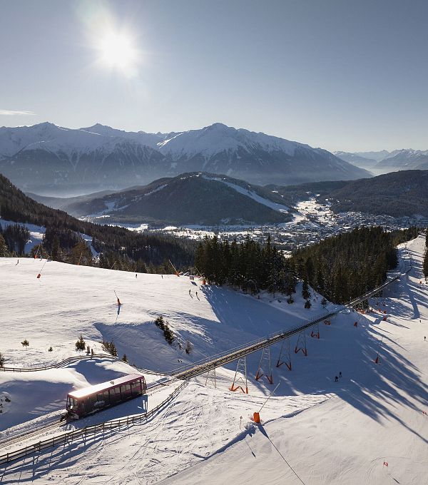Drohnenaufnahme Rosshütte - Standseilbahn mit Blick Richtung Seefeld