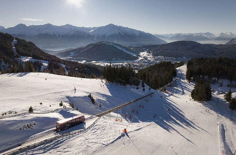 Drohnenaufnahme Rosshütte - Standseilbahn mit Blick Richtung Seefeld