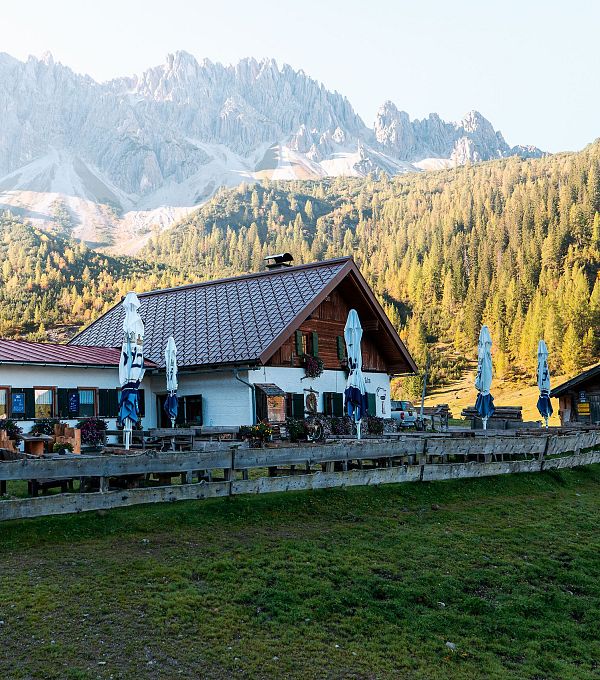 Eppzirler Alm bei herbstlichem Sonnenaufgang