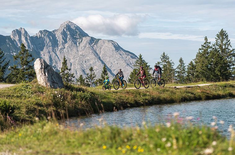familie-beim-radfahren-um-den-kaltwassersee-seefeld-3-2