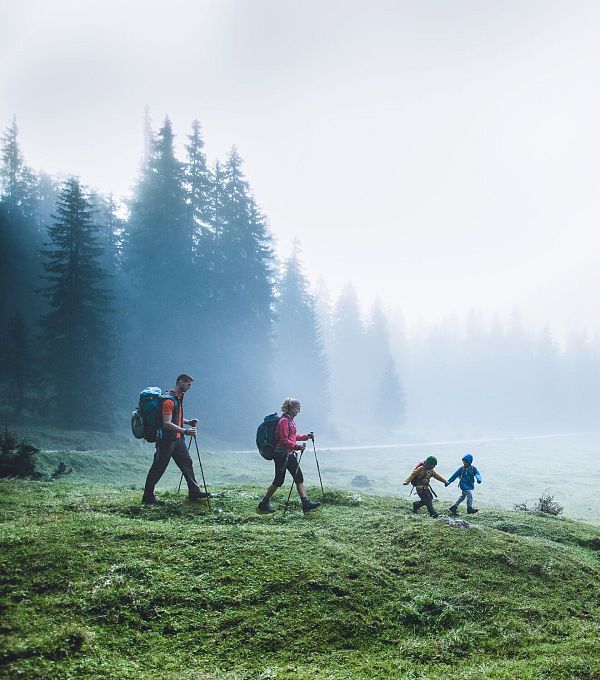 familie-wanderung-im-gaistal-bei-regen-3