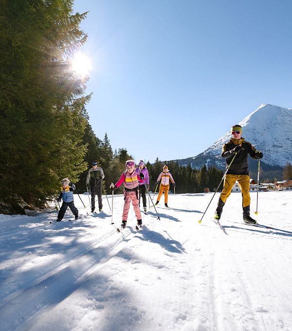 Familien-Langlauf in Leutasch_Familie kehrt bei der Jauszeit ein