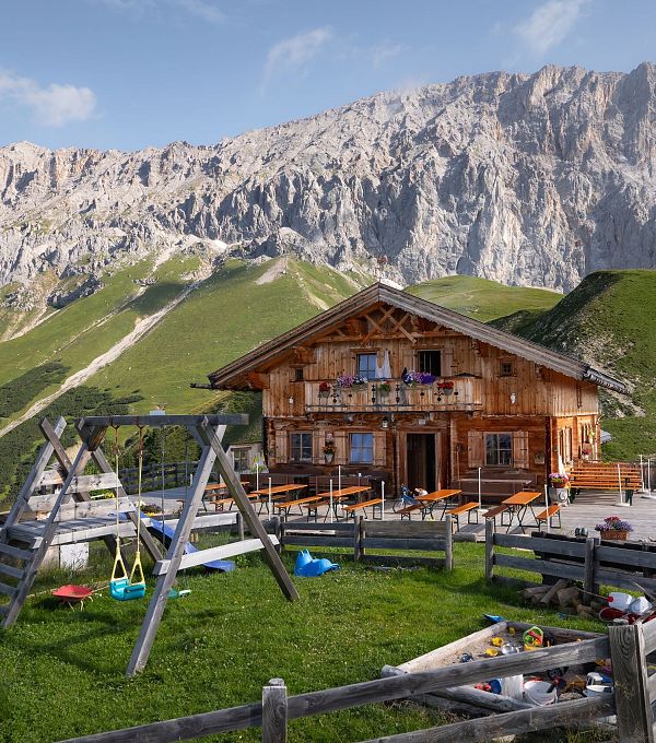 Gaistal im Sommer_Rotmoosalm mit Wettersteingebirge im Hintergrund