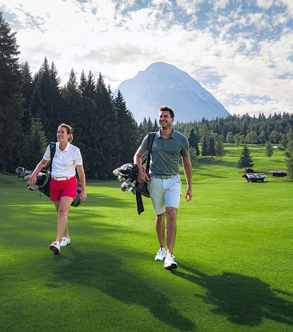 Golfen im Golfclub Wildmoos im Sommer
