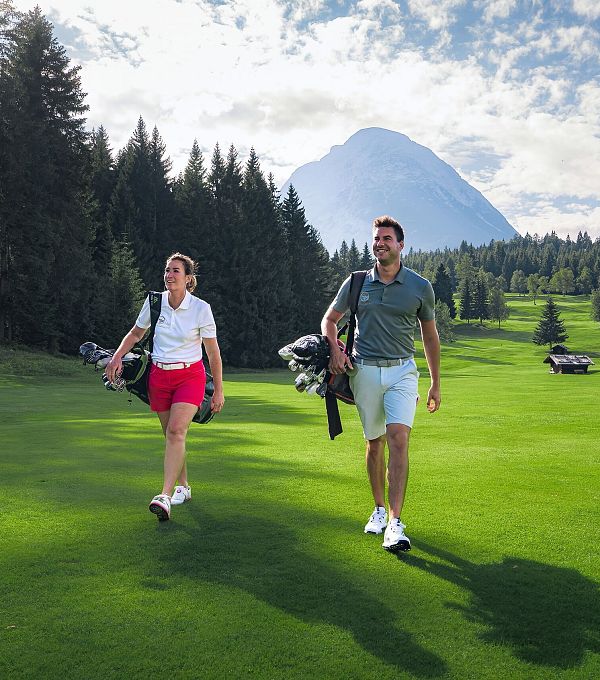 Golfen im Golfclub Wildmoos im Sommer