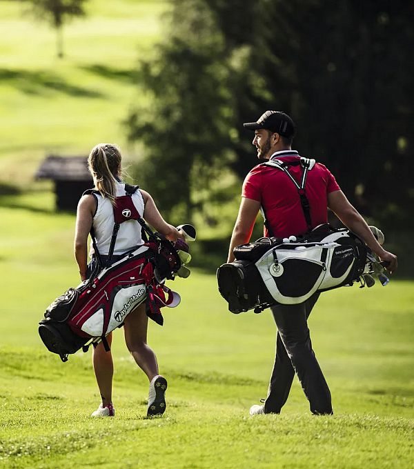 golfer-mit-golfbag-seefeld-16