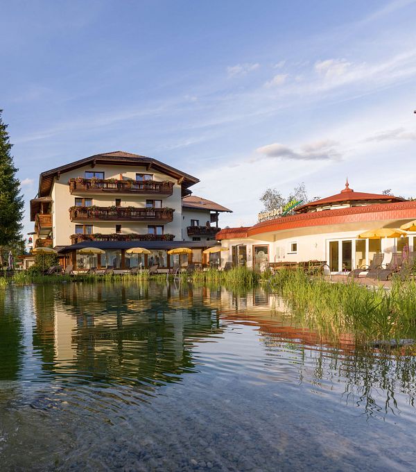 Hotel_Karwendel_Ostbach_18_Leutasch_Naturteich_Haus