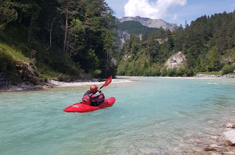 Kajak in der Isar