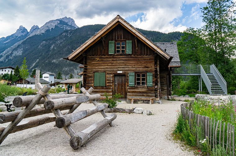 karwendelspieplatz-scharnitz-mit-blick-auf-holzerhuette-8