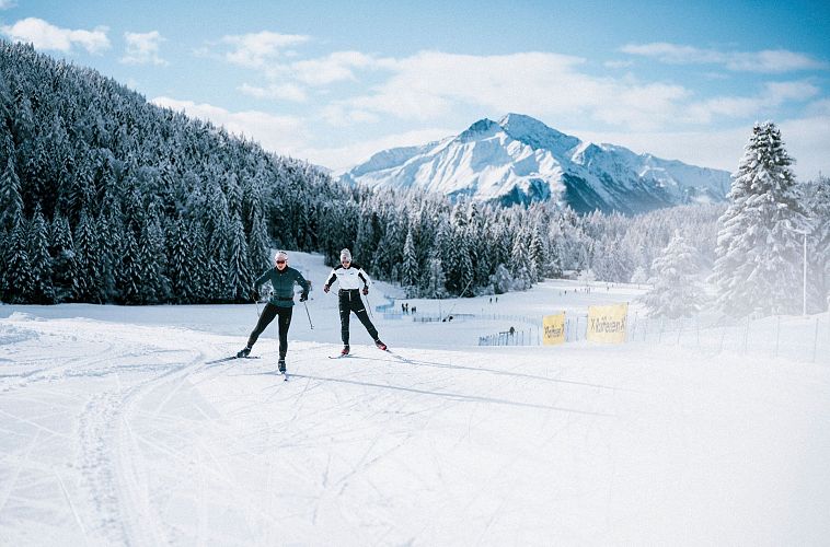 Langlaufen in der Region Seefeld_zwei Langläufer auf A1 Seekirchl Loipe in Seefeld_Skating