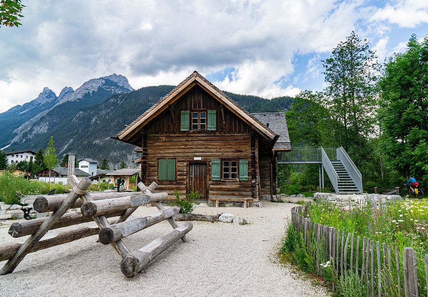 naturpark-infozentrum-scharnitz-mit-holzerhuette-13