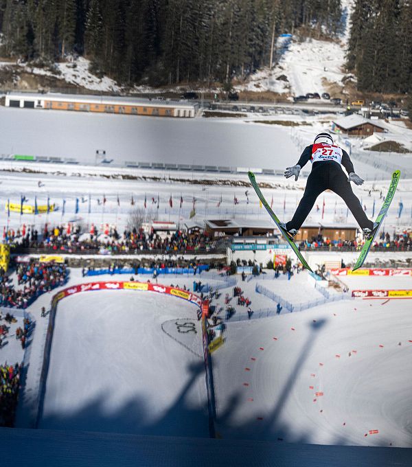 nordic-combined-triple-2023-skispringer-spiegelbild-1