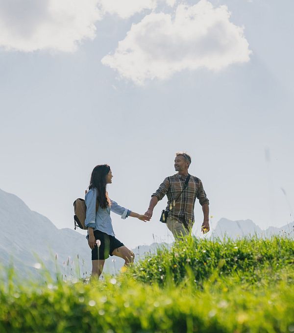 paar-in-den-bergen-region-seefeld-1