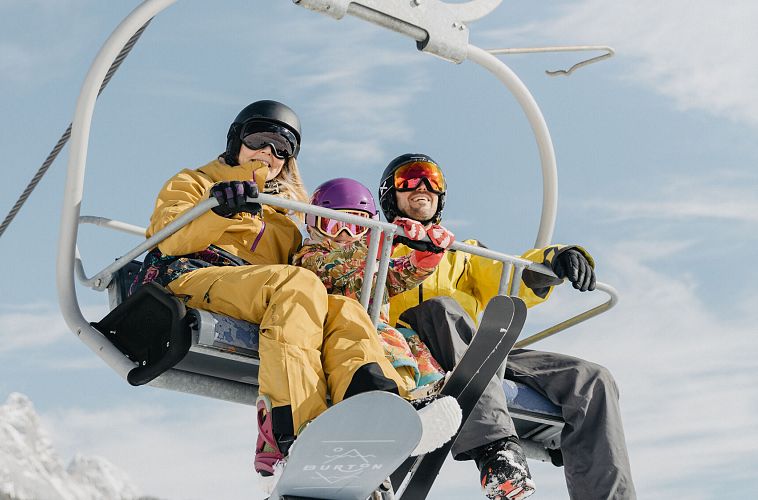 skifahren-mit-kindern-am-lift-katzenkopf-leutasch