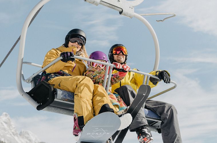 skifahren-mit-kindern-am-lift-katzenkopf-leutasch