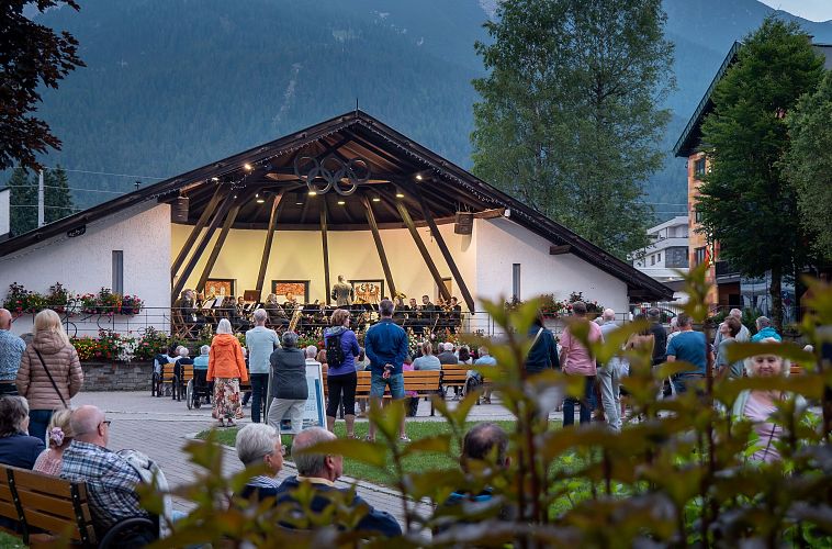 Sommerkonzert Seefeld - Zuschauer füllen den Platz