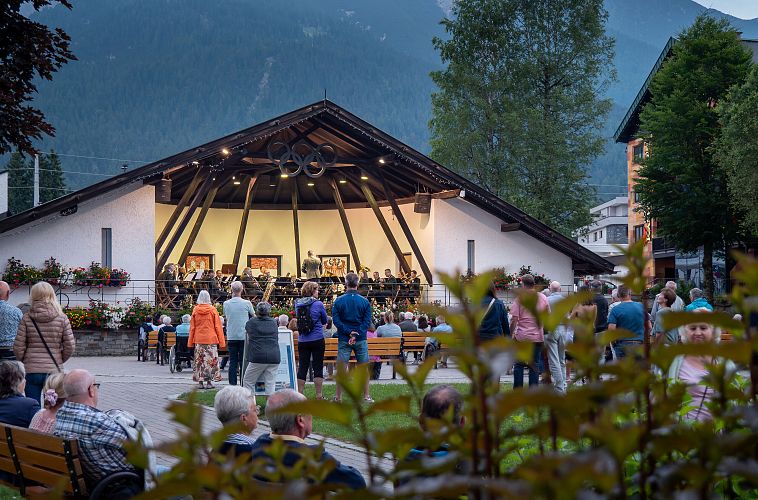 Sommerkonzert Seefeld - Zuschauer füllen den Platz