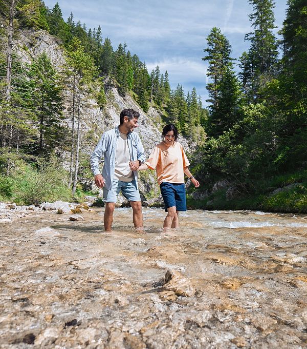 Sommerurlaub in der Region Seefeld - Paar entdeckt die Gleirschklamm im Karwendel (3)